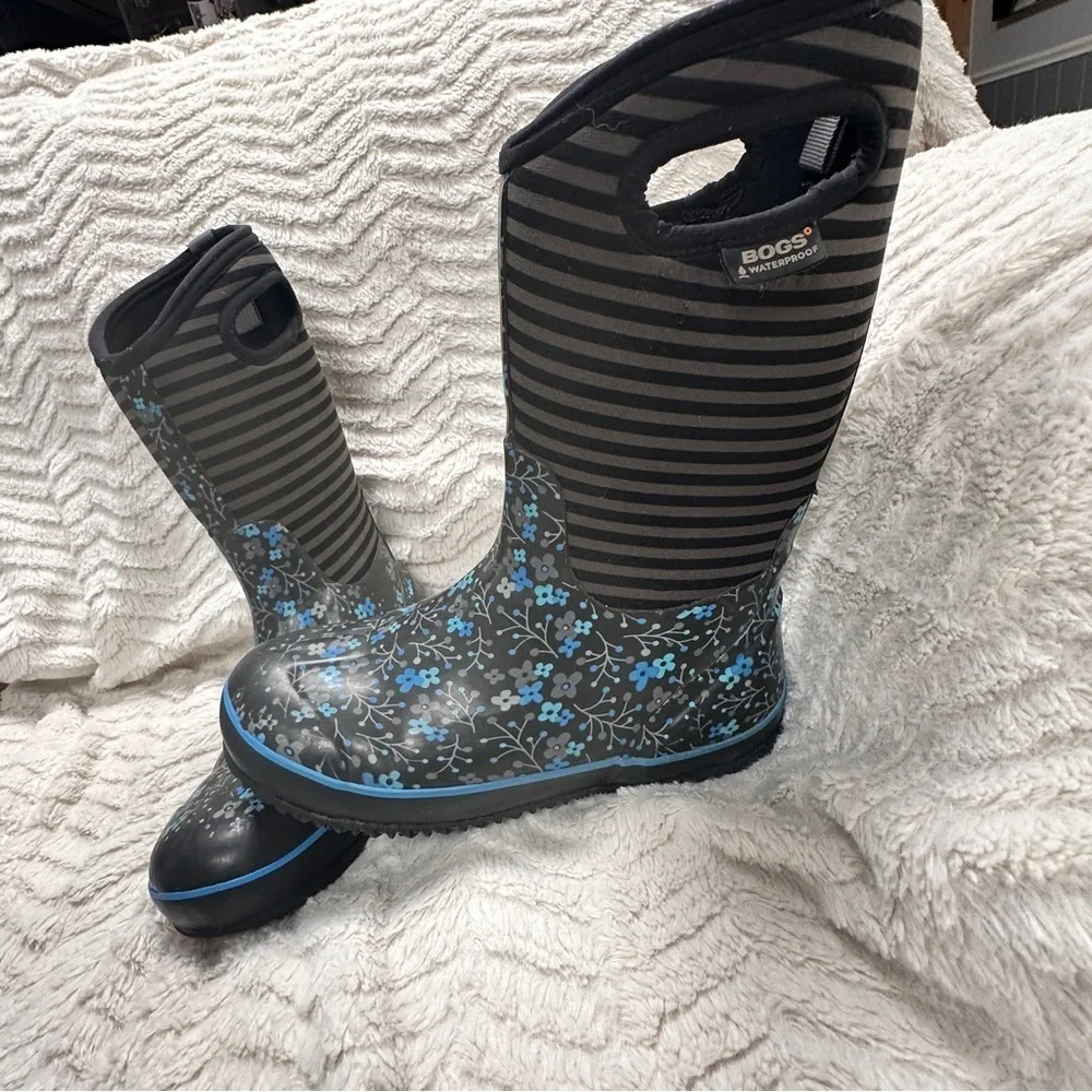 Bogs Classic High Flower Stripe Waterproof Winter Rain Boot Black Blue Youth 5